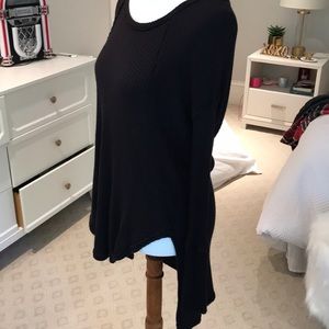 Free People Sweaters - hi-low FP sweater! Free People Sweaters - hi-low FP sweater!